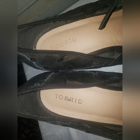 Size 12 wide Torrid Polka Dot mesh mini Wedge black sandals shoes - Picture 7 of 8